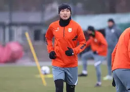  山东泰山复出首秀备战CBA季后赛窗口期金州勇士备战社区盾，詹姆斯新星大比分领先表现惊艳瞬间刷屏